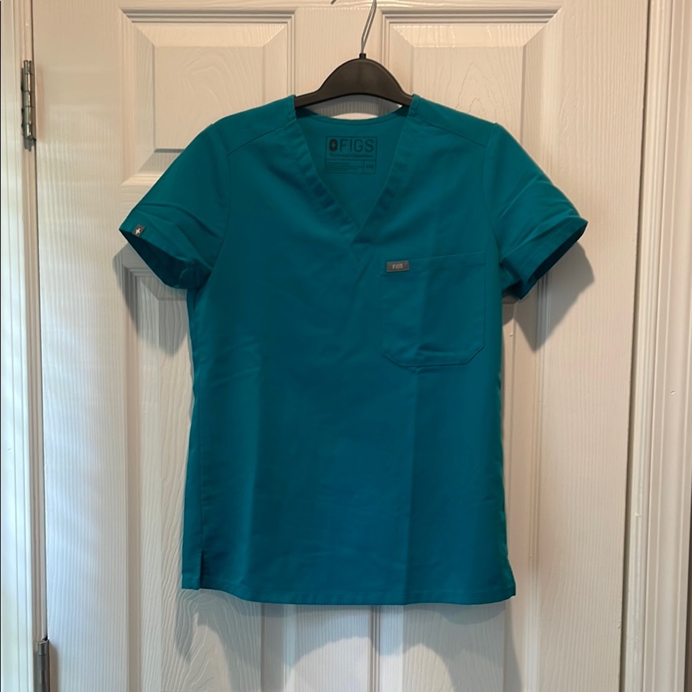 Figs Women’s teal scrub top with right chest pocket size XXS